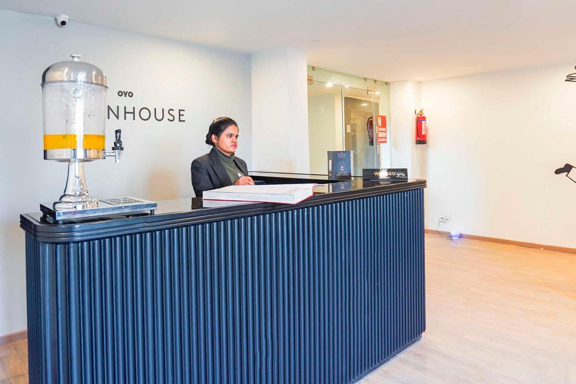 Townhouse O Hotel Aditya Residency Near Parthala Over Bridge Sector 121 Noida Indirapuram Zewnętrze zdjęcie
