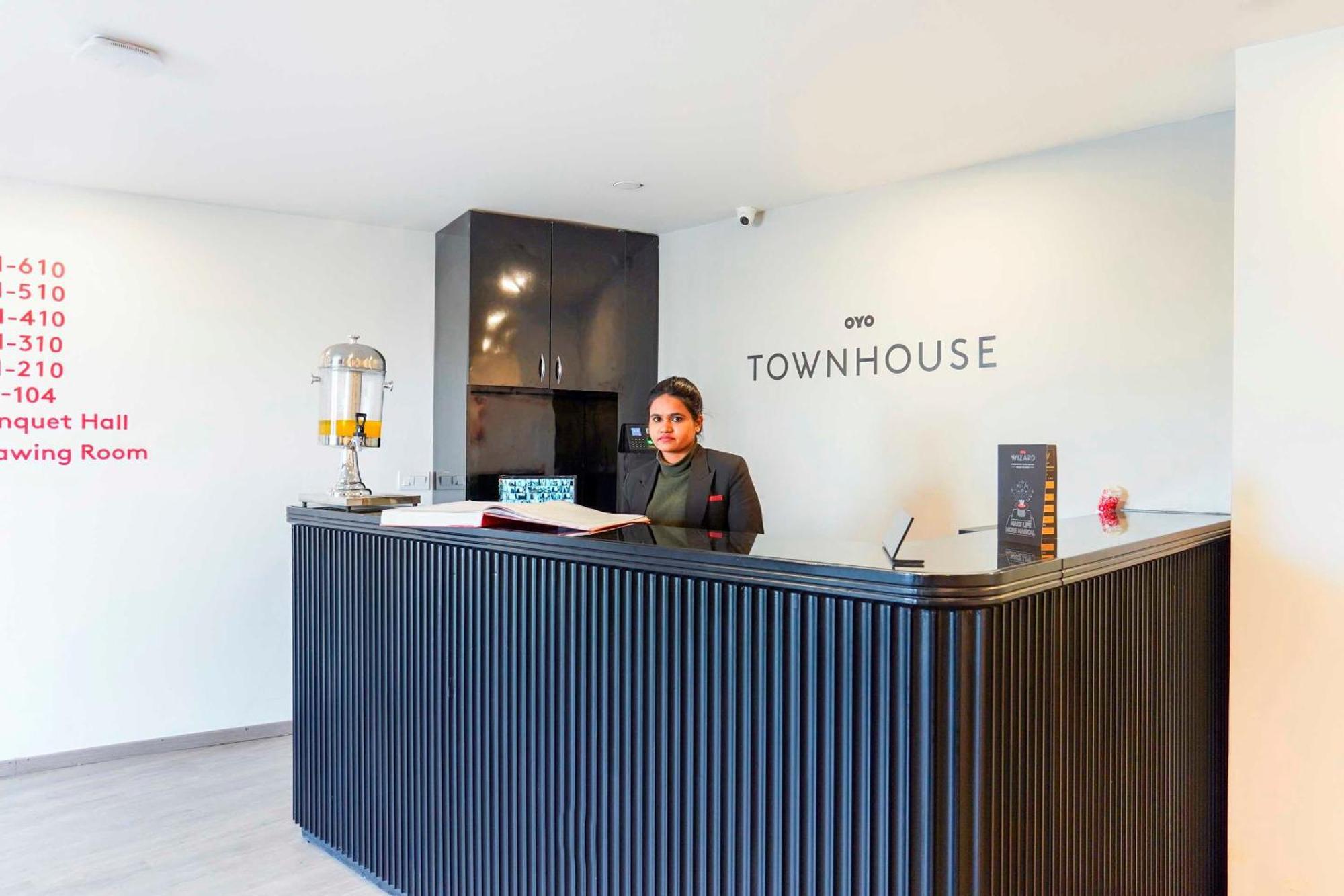 Townhouse O Hotel Aditya Residency Near Parthala Over Bridge Sector 121 Noida Indirapuram Zewnętrze zdjęcie