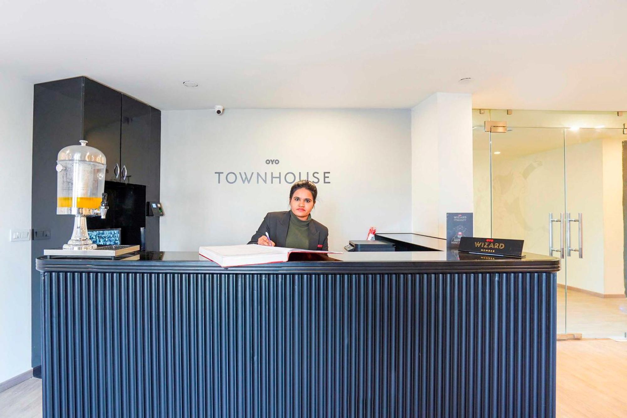 Townhouse O Hotel Aditya Residency Near Parthala Over Bridge Sector 121 Noida Indirapuram Zewnętrze zdjęcie