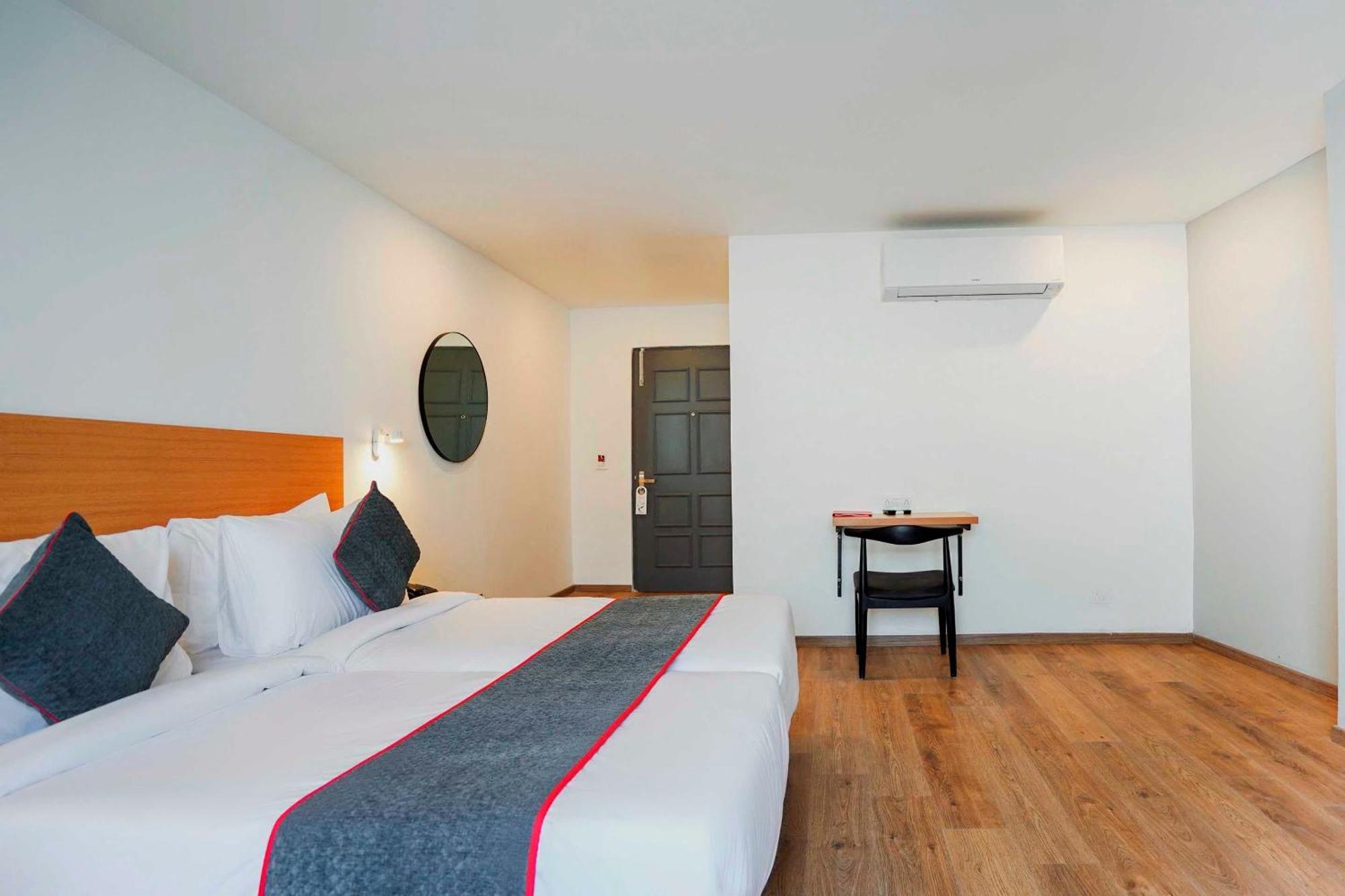 Townhouse O Hotel Aditya Residency Near Parthala Over Bridge Sector 121 Noida Indirapuram Zewnętrze zdjęcie