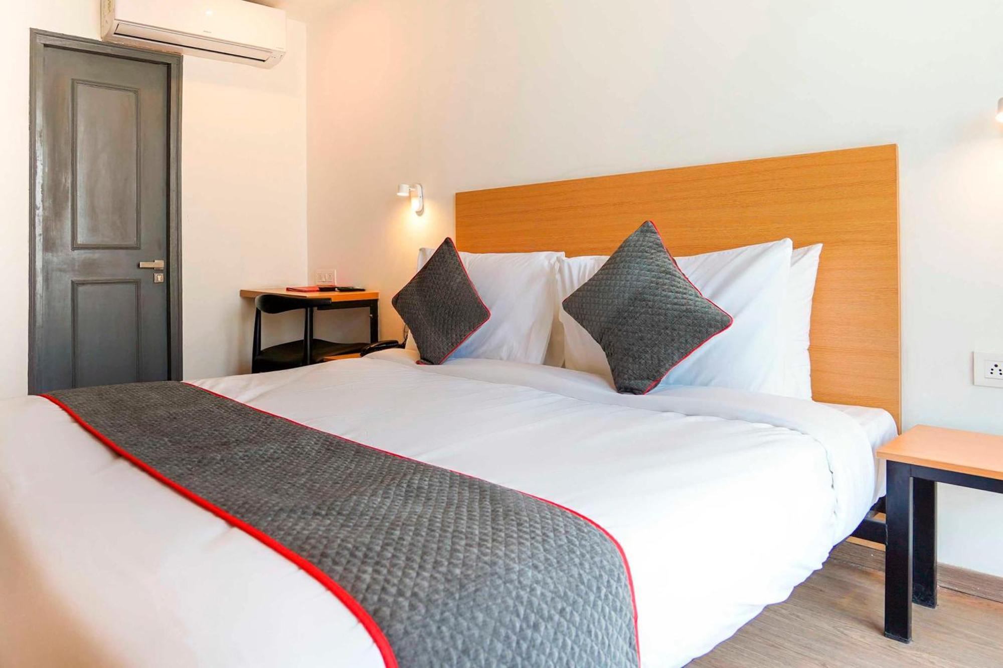 Townhouse O Hotel Aditya Residency Near Parthala Over Bridge Sector 121 Noida Indirapuram Zewnętrze zdjęcie